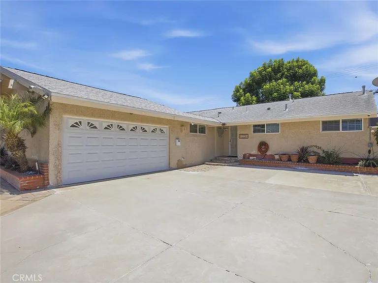 11642 Daniel Ave — Photo 2