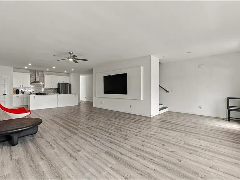 1077 Glen Opal Dr — Photo 17