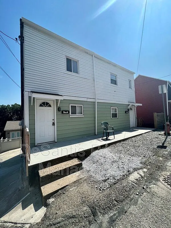 2 bed, 1.0 bath, 900 sqft, $1,095 — Photo 2