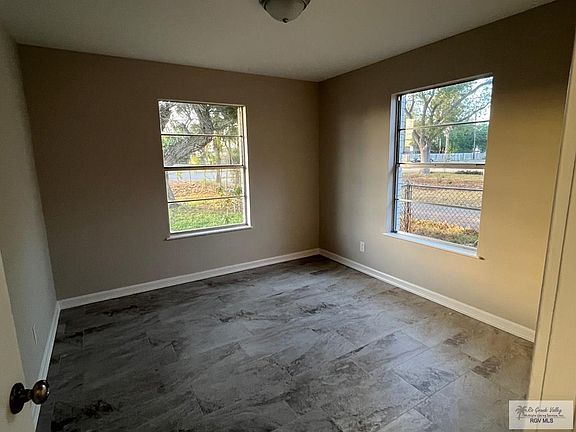 3rd image of 217 N Parker Rd