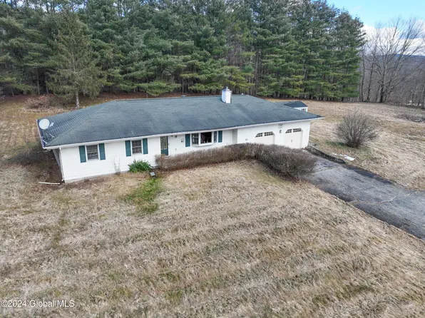 84 N Nassau Road, Averill Park, NY 12018