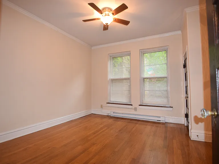 Greystone Court Apartments — Photo 27