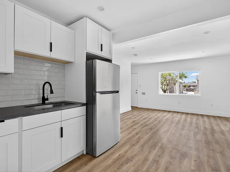 6858 Ira Ave — Photo 6