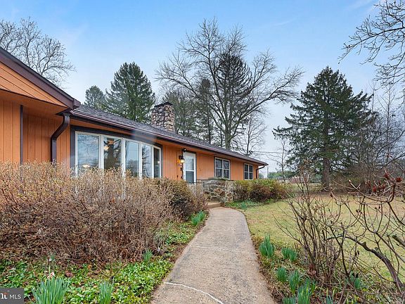 2nd image of 807 Westfield Rd