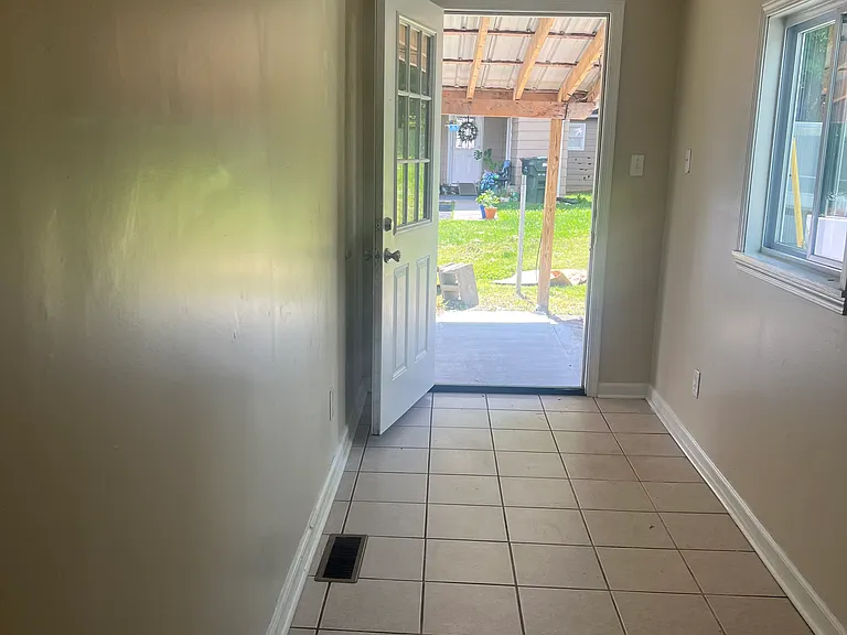 2401 Bradley St — Photo 6