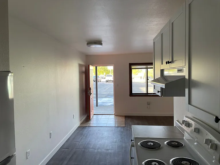 518 National St — Photo 2