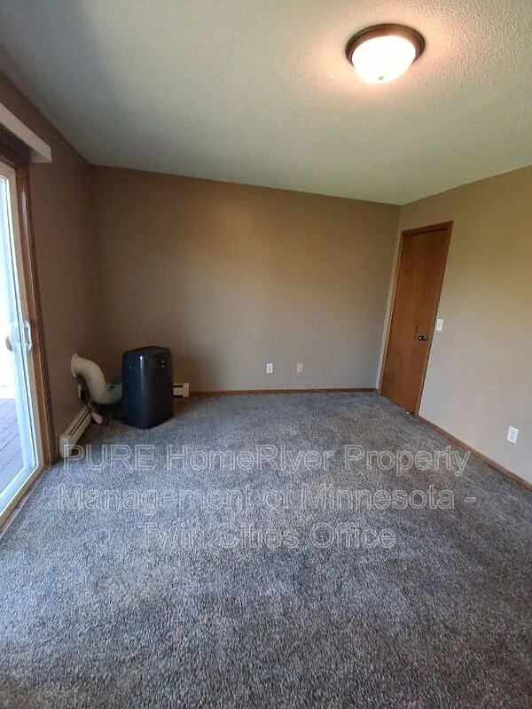 2 bed, 1.0 bath, 1200 sqft, $1,575 — Photo 2