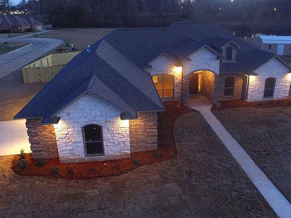 3rd image of 3801 Sylvia Dr