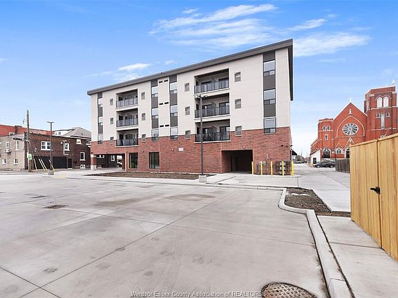 4th image of 840 Wyandotte St E #201