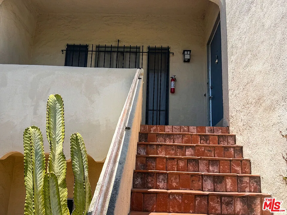 2 bed, 1.0 bath, 1165 sqft, $3,500 — Photo 4