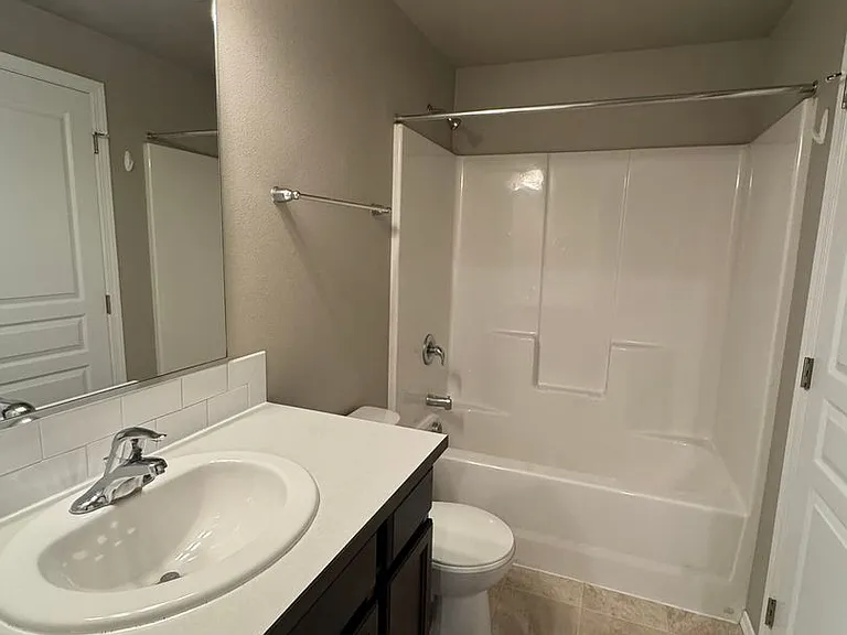975 N Pacific Hwy #99 — Photo 9