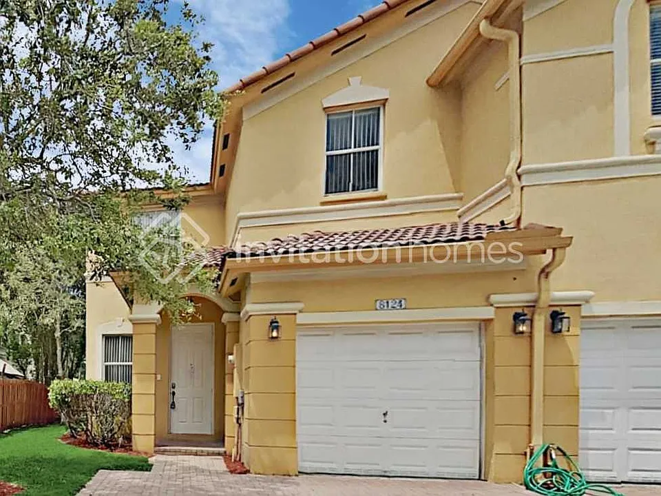 8124 NW 107th Path