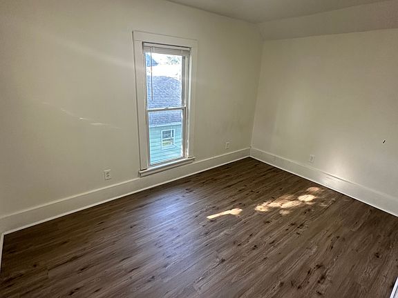 4th image of 616 N Main St #1/2