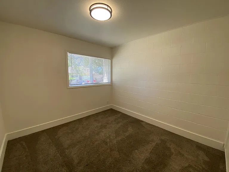 757 NE Alameda Ave — Photo 14