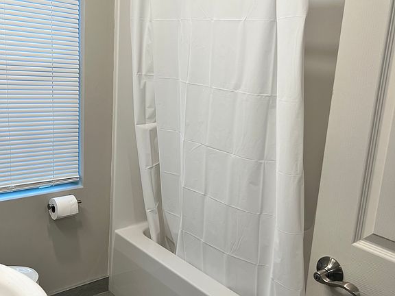 4th image of 120 Hope Rd #2