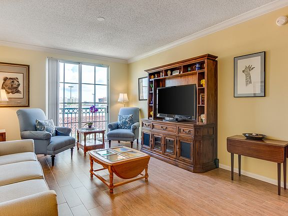 2nd image of 630 S Sapodilla Avenue #Ph19/519