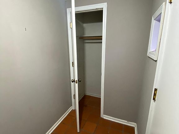 3rd image of 5723 Holmes St