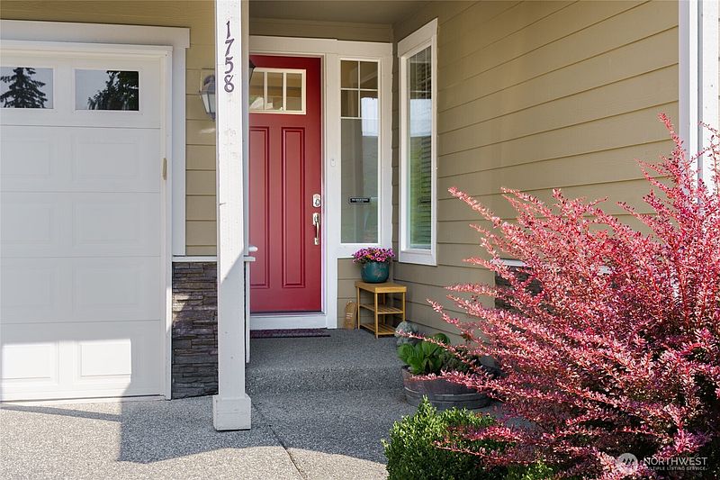 3rd image of 1758 Hillcrest Loop