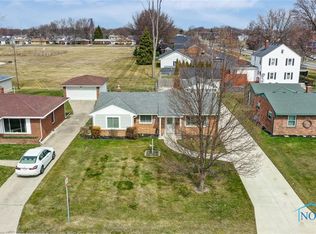 3349 N Eastmoreland Dr, Oregon, OH 43616