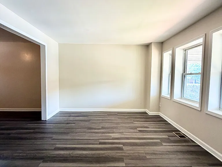 5417 Nelson Ave — Photo 3