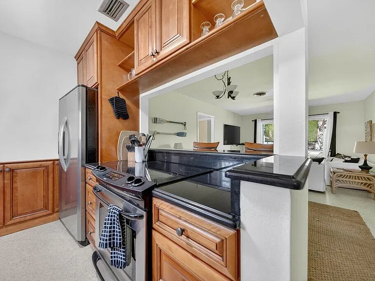 262 SE Monterey Ave — Photo 35