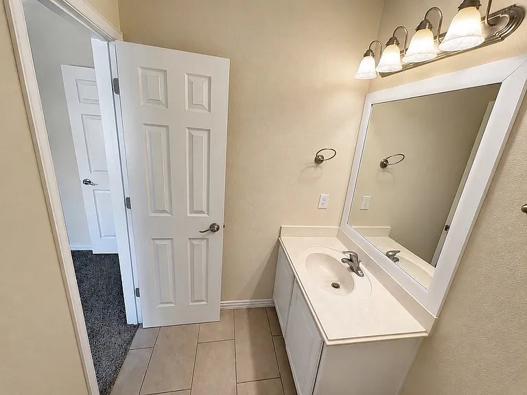8735 Manhattan Ave — Photo 8