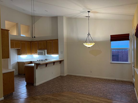 4th image of 1882 Hyde Park Ln