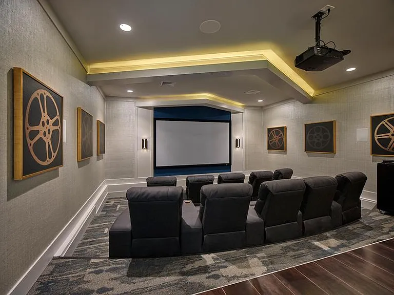 Ten Trumbull — Photo 13