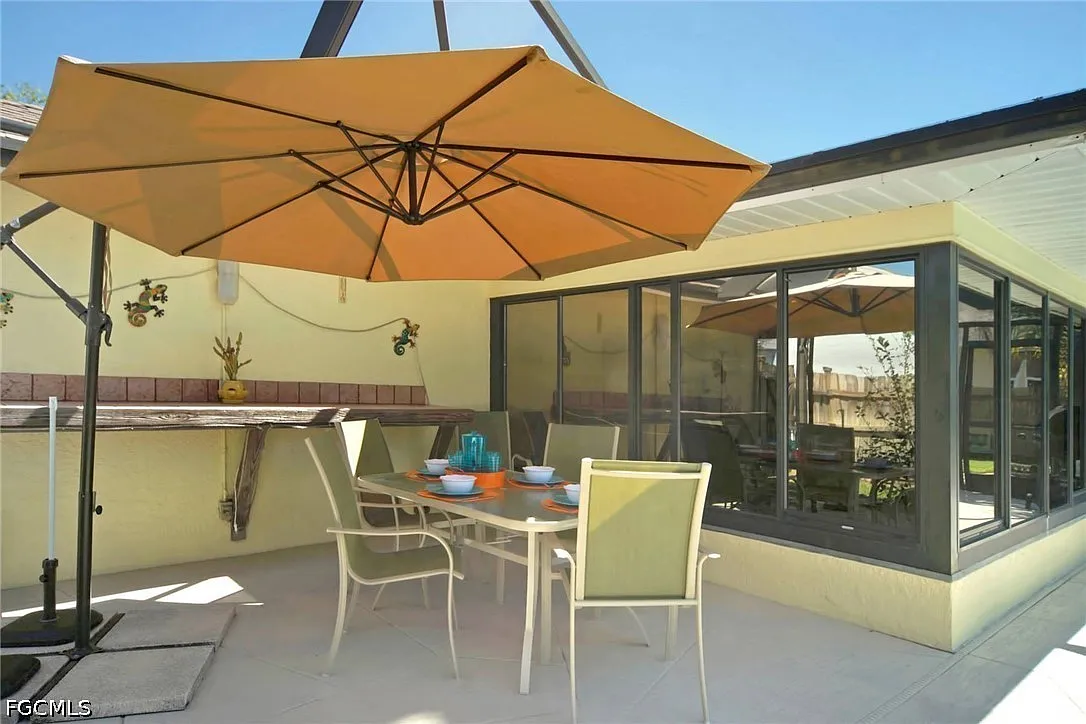3 bed, 2.0 bath, 1400 sqft, $4,460 — Photo 2