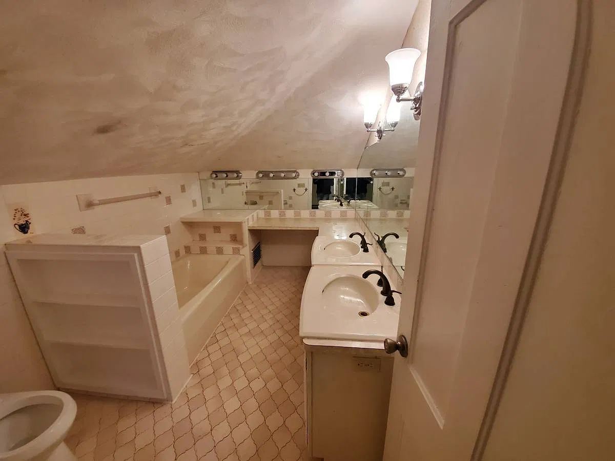 5 bed, 2100 sqft, $1,795 — Photo 4