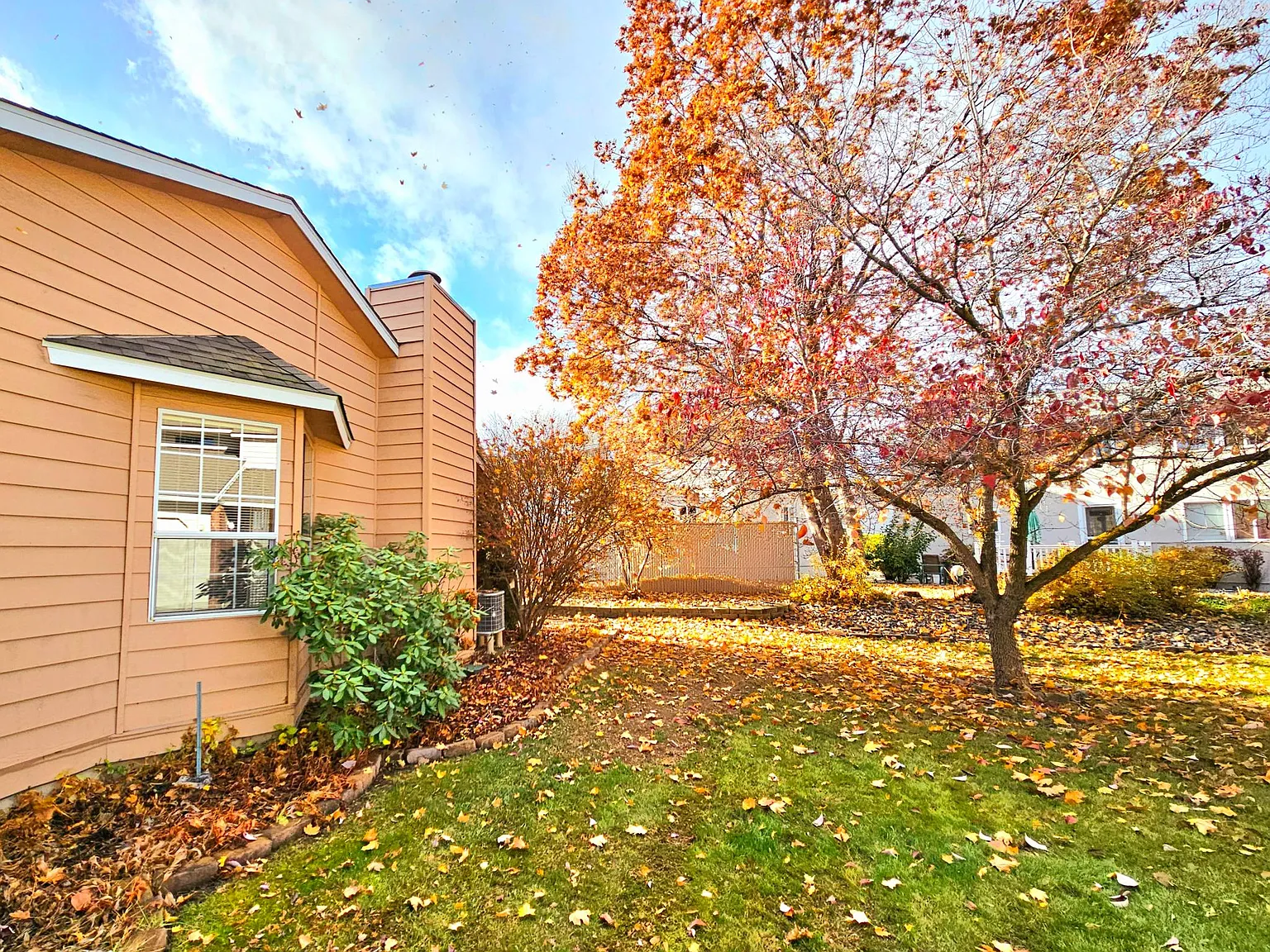 2 bed, 2.5 bath, 1347 sqft, $2,000 — Photo 3