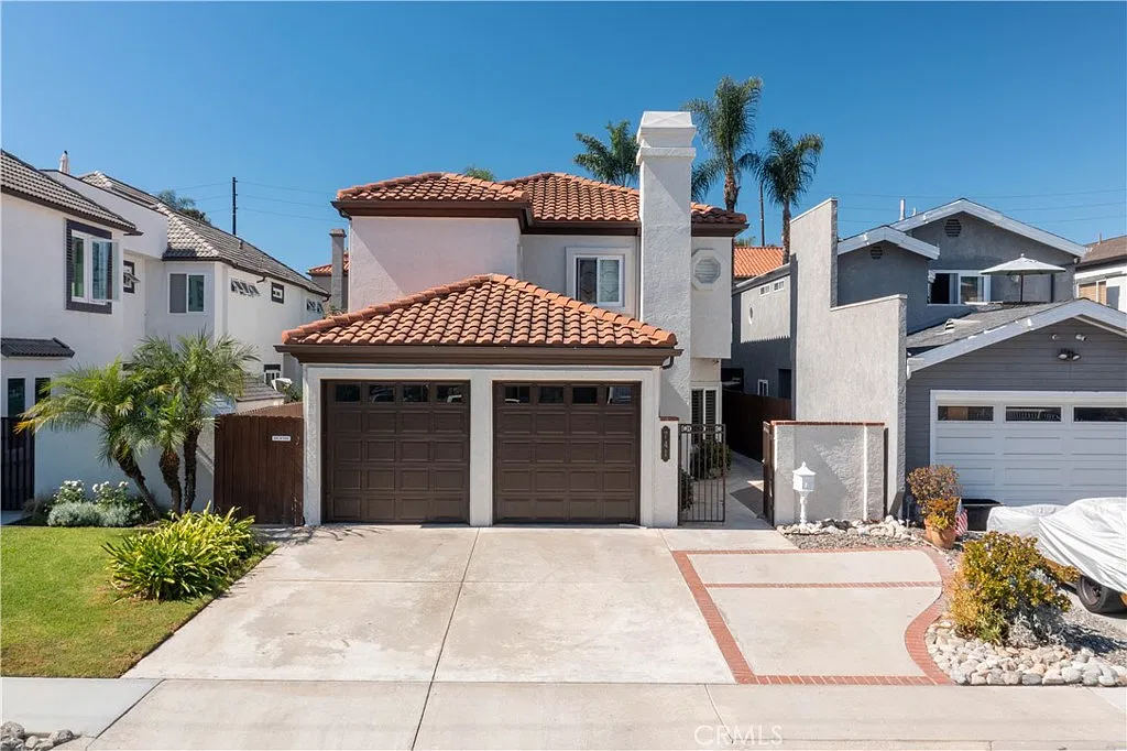 5 bed, 4.5 bath, 2831 sqft, $7,300 — Photo 2