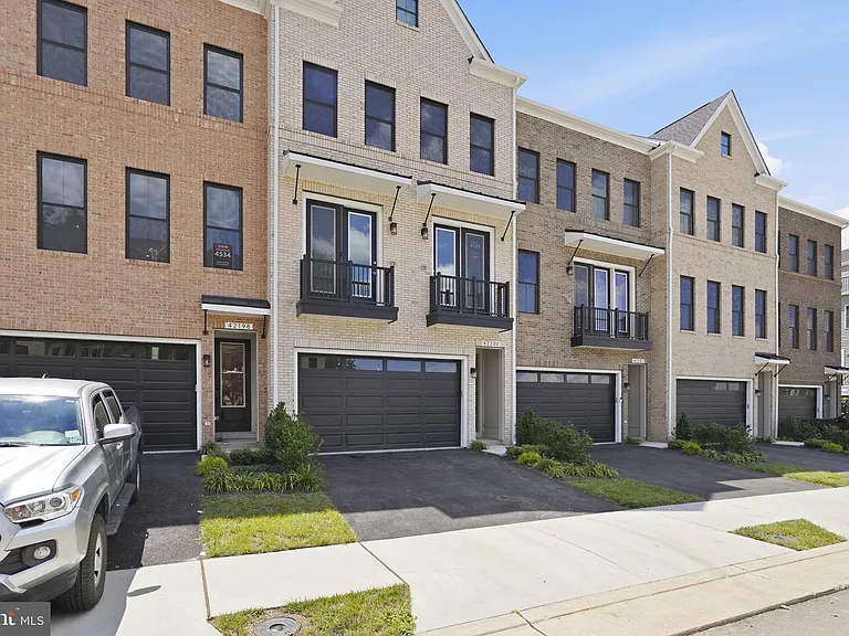 42200 Shining Star Sq — Photo 1