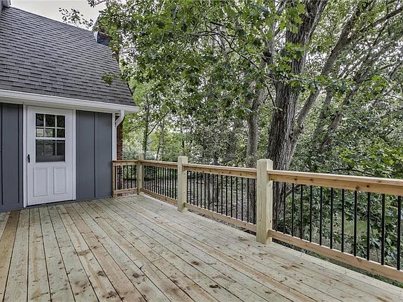 5th image of 1203 Camelot Dr