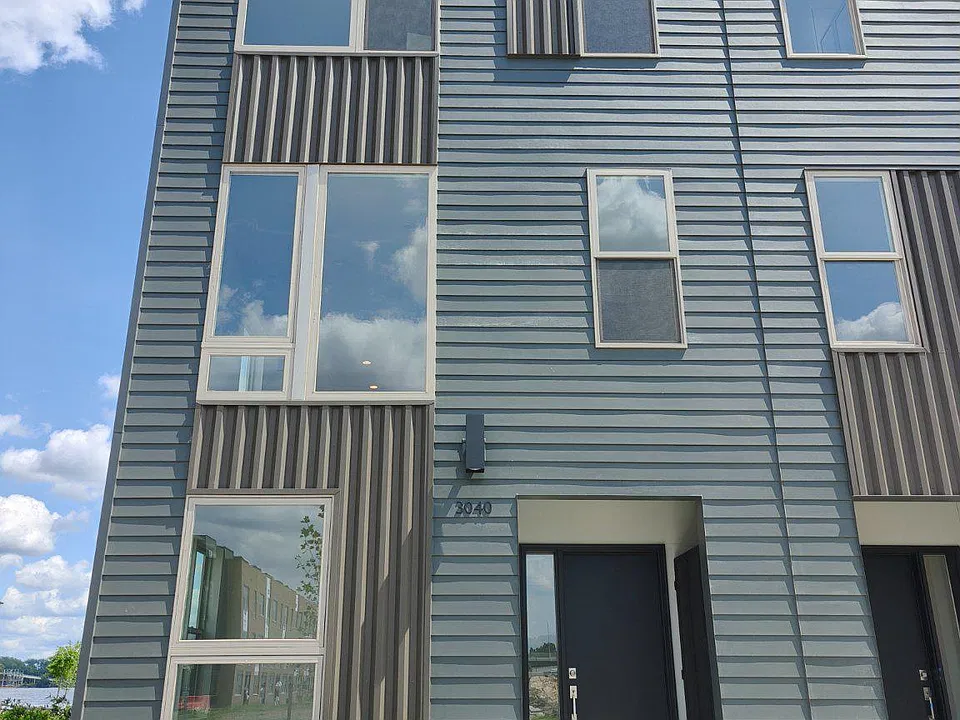 3040 S Northbank Pl