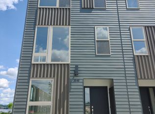 3040 S Northbank Pl, Philadelphia, PA 19125