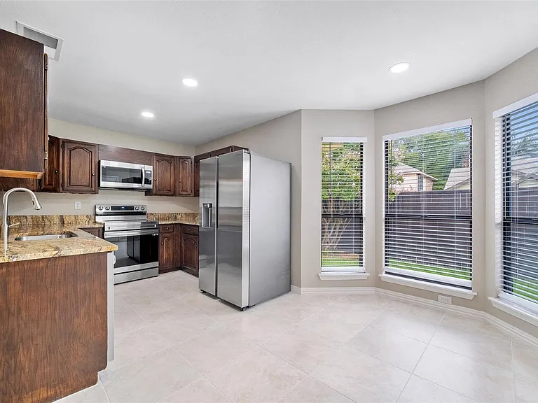 4424 Odessa Dr — Photo 11