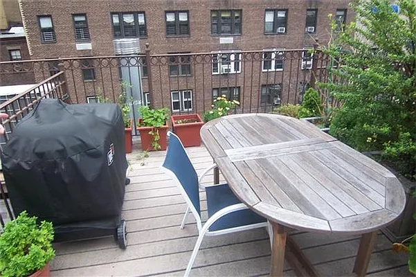 Rented by Sir Realty | media 31