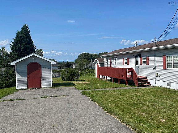 5th image of 104 Butts St