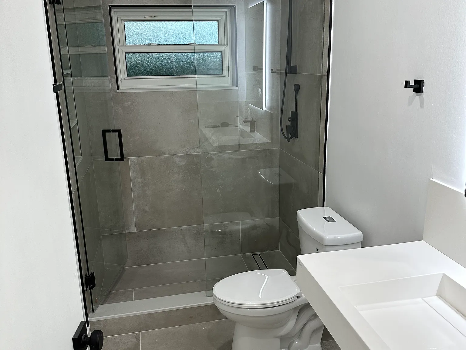 3 bed, 2090 sqft, $5,000 — Photo 4