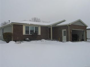 27 Babbette Dr, Depew, NY 14043