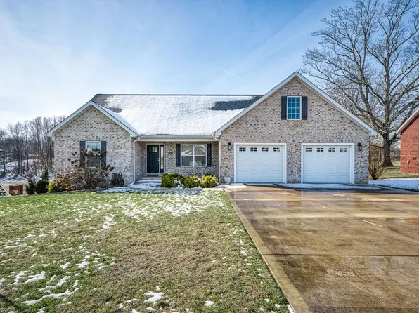 3918 Hilltop Dr, Cookeville, TN 38506