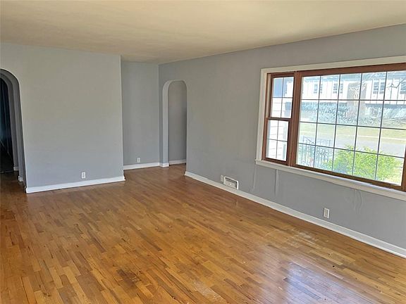 5th image of 710 Bridge St