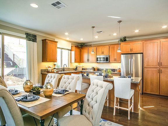 Capitola Dining Kitchen