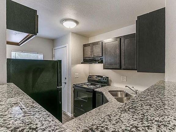 5th image of 124 NE 23rd St #1B-1Ba-780Sqft