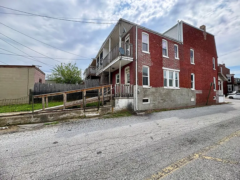 923 W Princess St — Photo 31