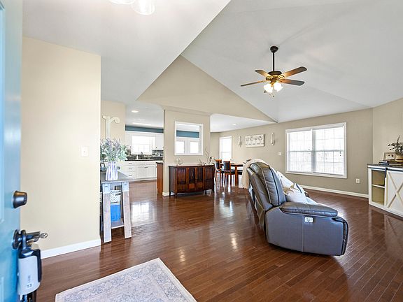 3rd image of 309 Wilshire Way