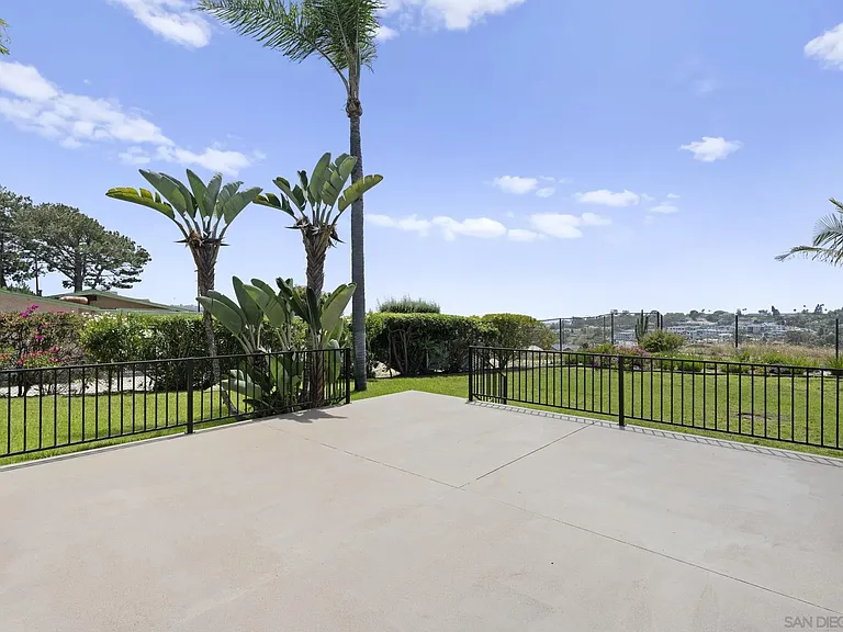 683 Marine View Ave — Photo 10