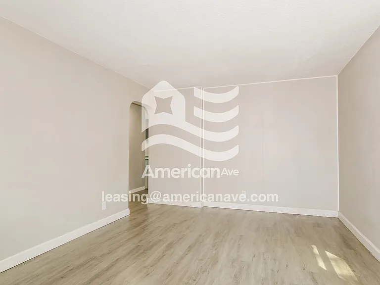 675971_004_living_room_13685005.jpg