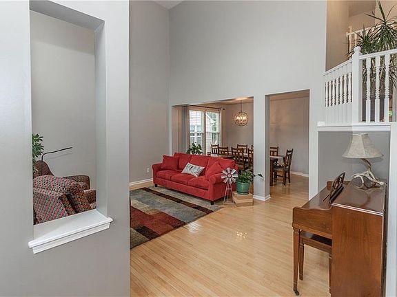 3rd image of 6505 Sussex Dr
